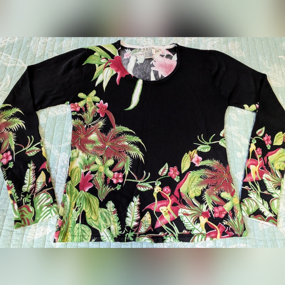Bacci Floral Gorgeous Top With Beads Details. Size M.
